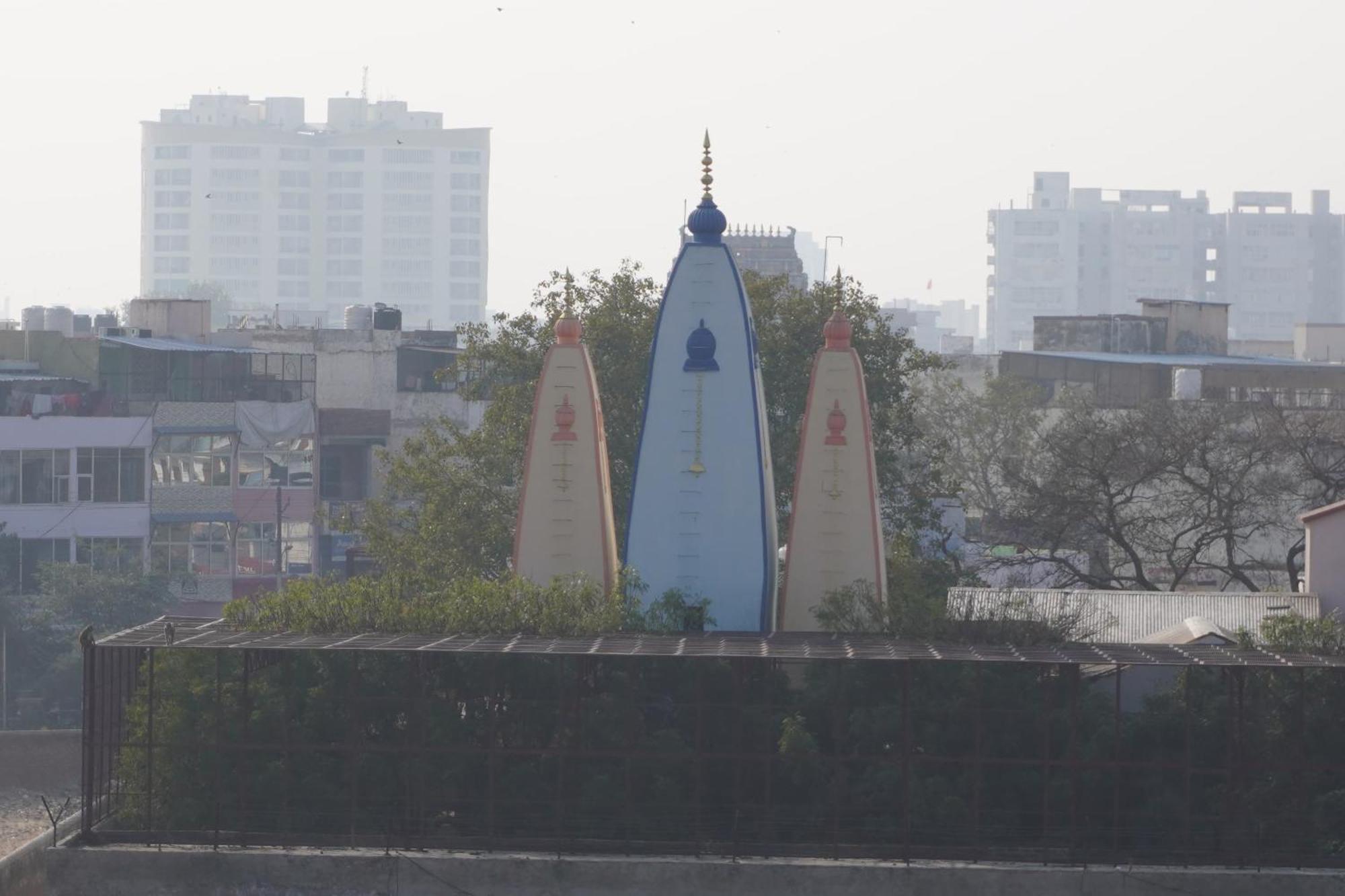 Отель Shree Radha Rani Dham, Near Iskcon And Prem Mandir Вриндавана Экстерьер фото